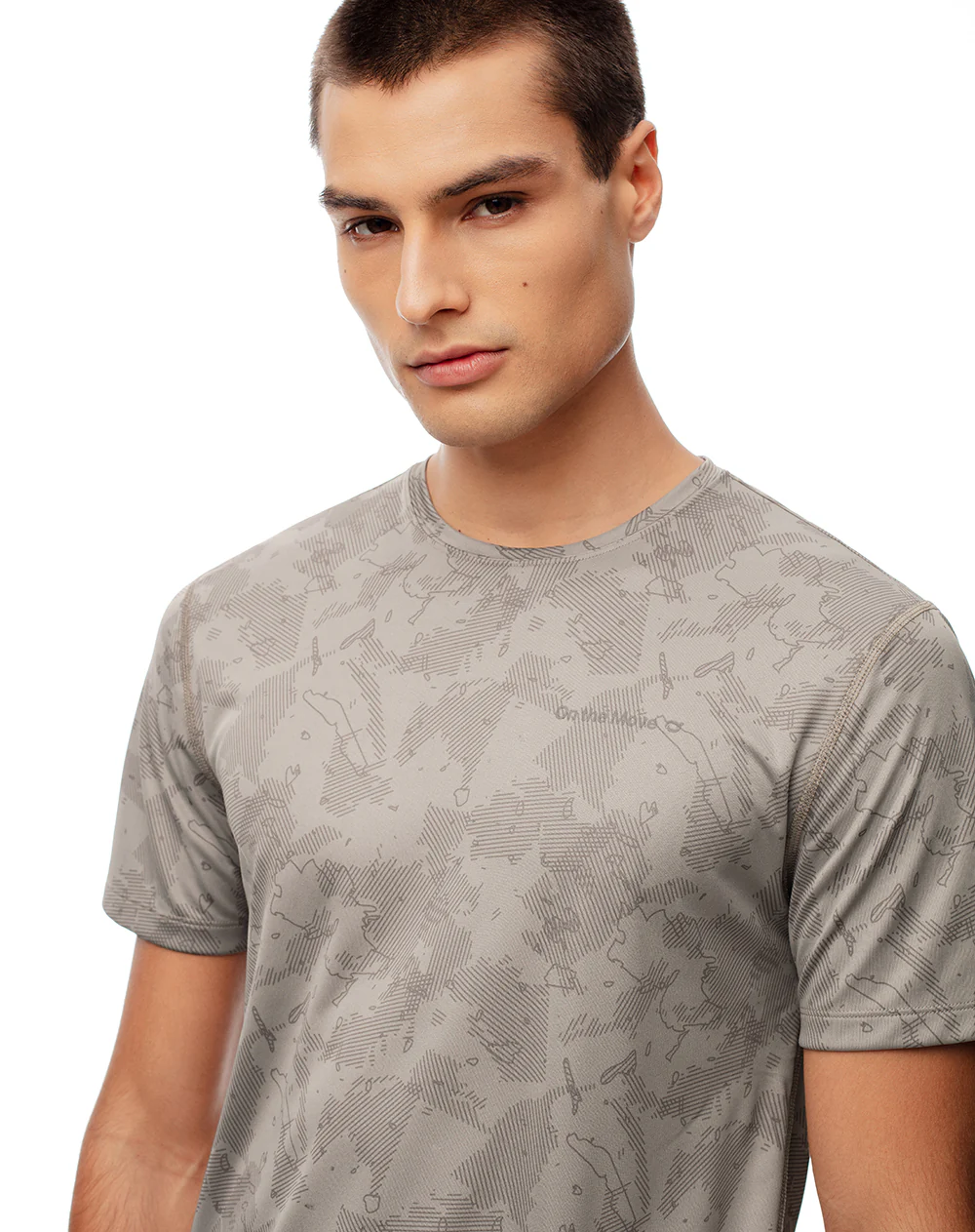 Camiseta deportiva control humedad café hombre - Image 3