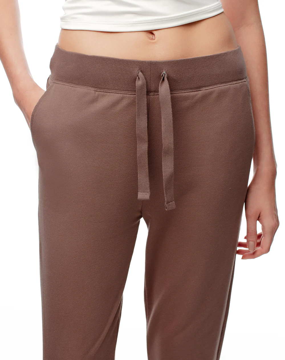Jogger tiro medio algodón café mujer - Image 3