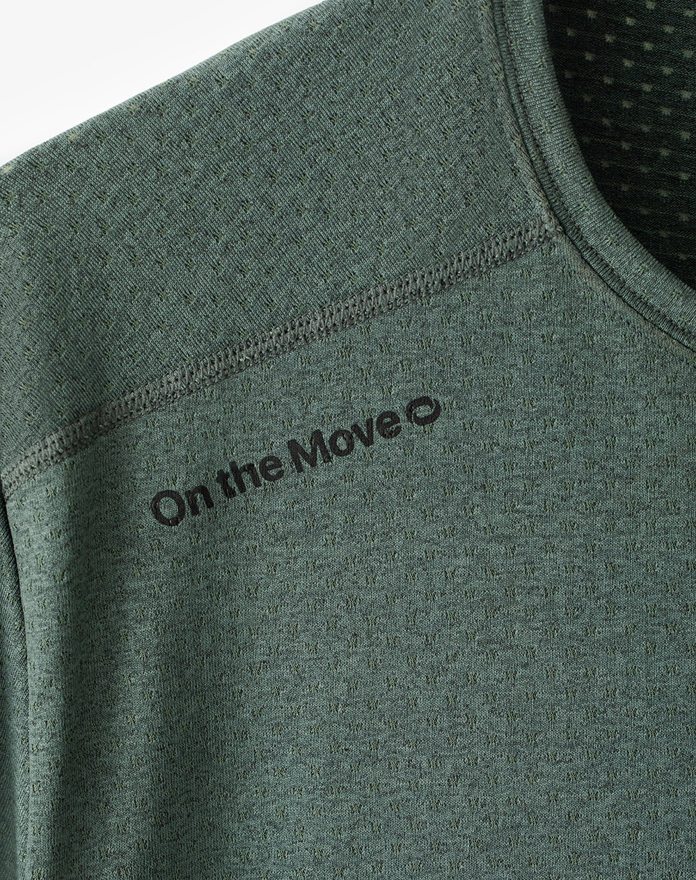 Camiseta deportiva control humedad verde hombre - Image 7