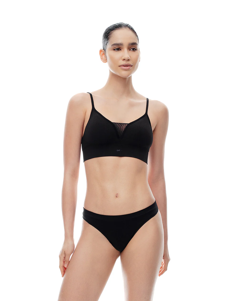 Top soporte medio seamless copas removibles negro mujer - Image 4