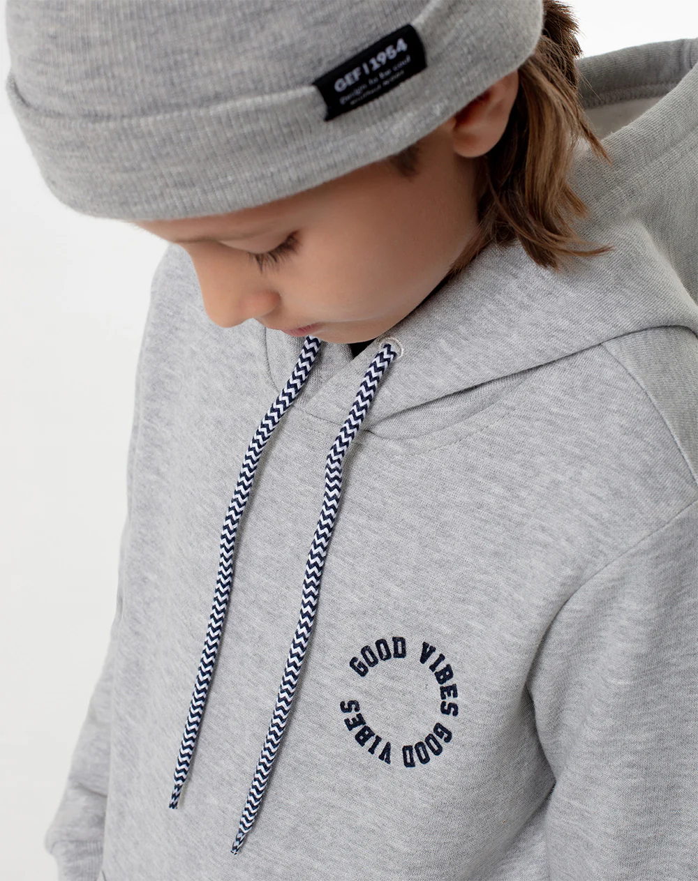 Buzo tipo hoddie gris niño - Image 3