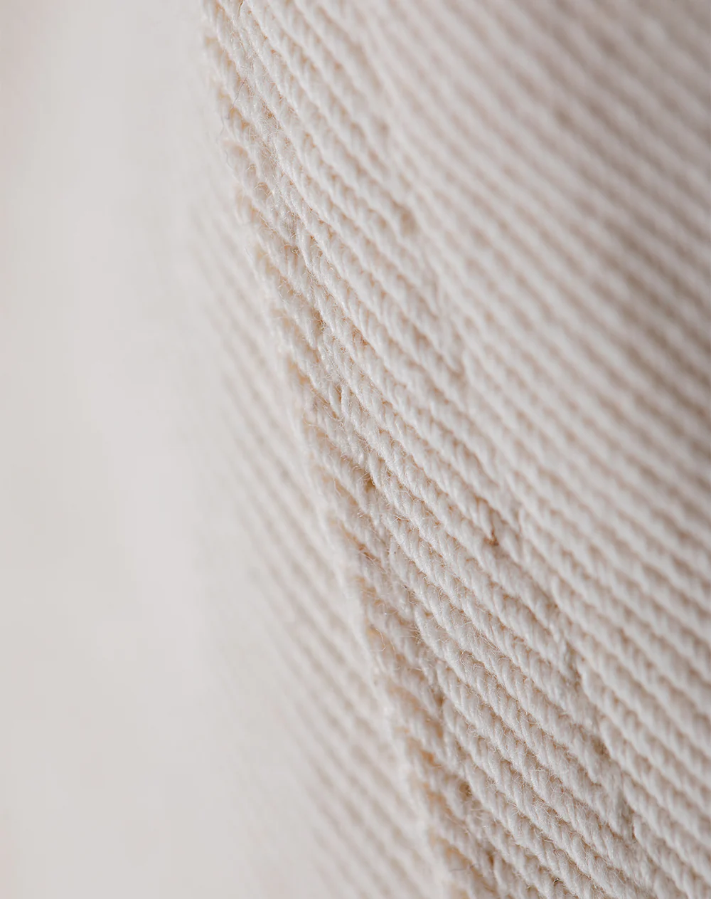 Short cargo tiro alto denim crema niña - Image 6