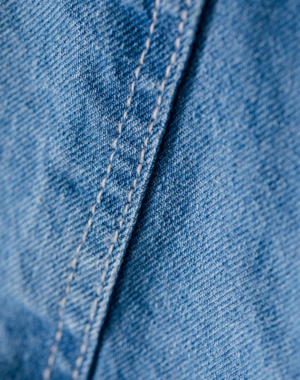 Short cargo tiro alto denim índigo medio niña - Image 7