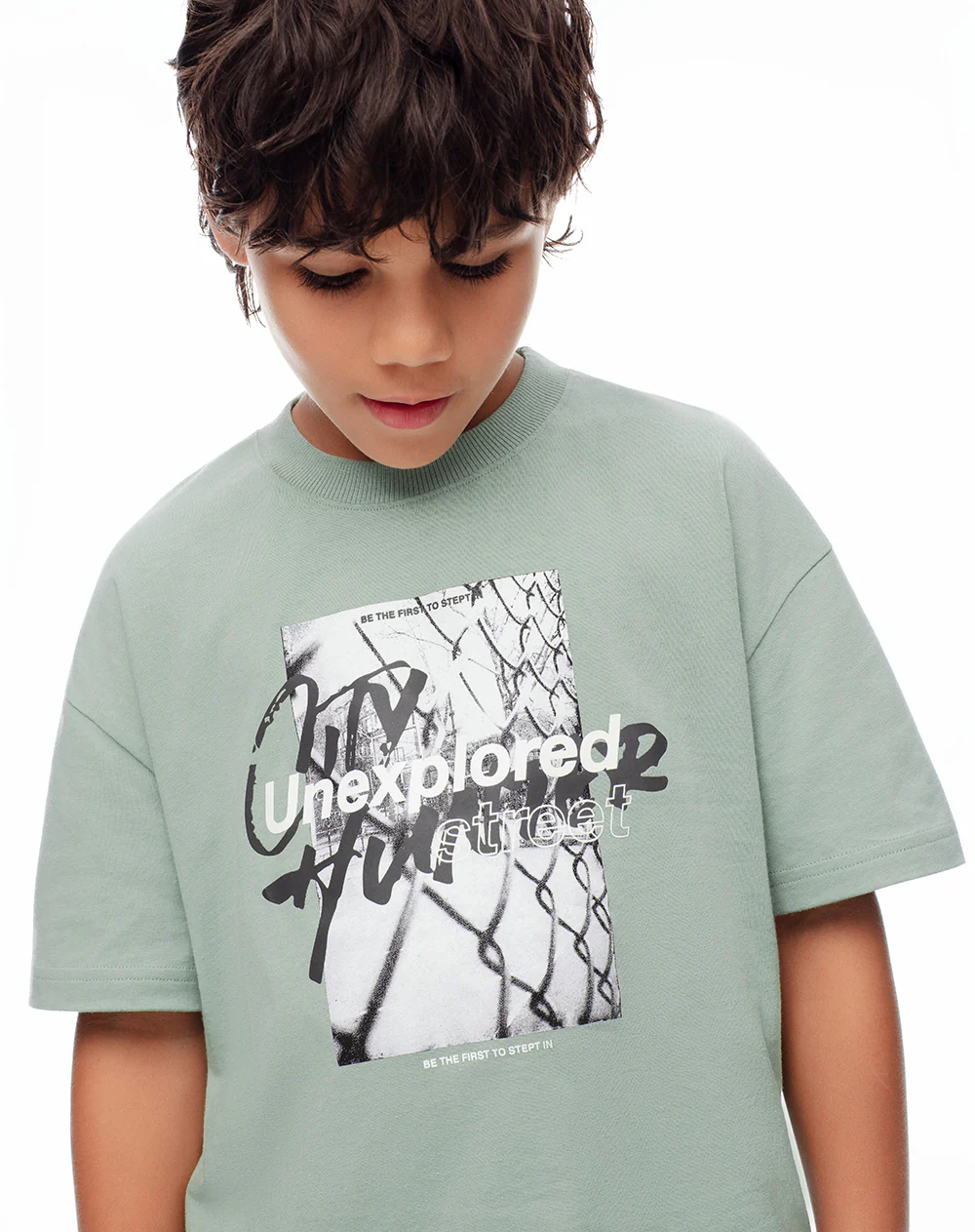 Camiseta regular algodón verde niño - Image 3