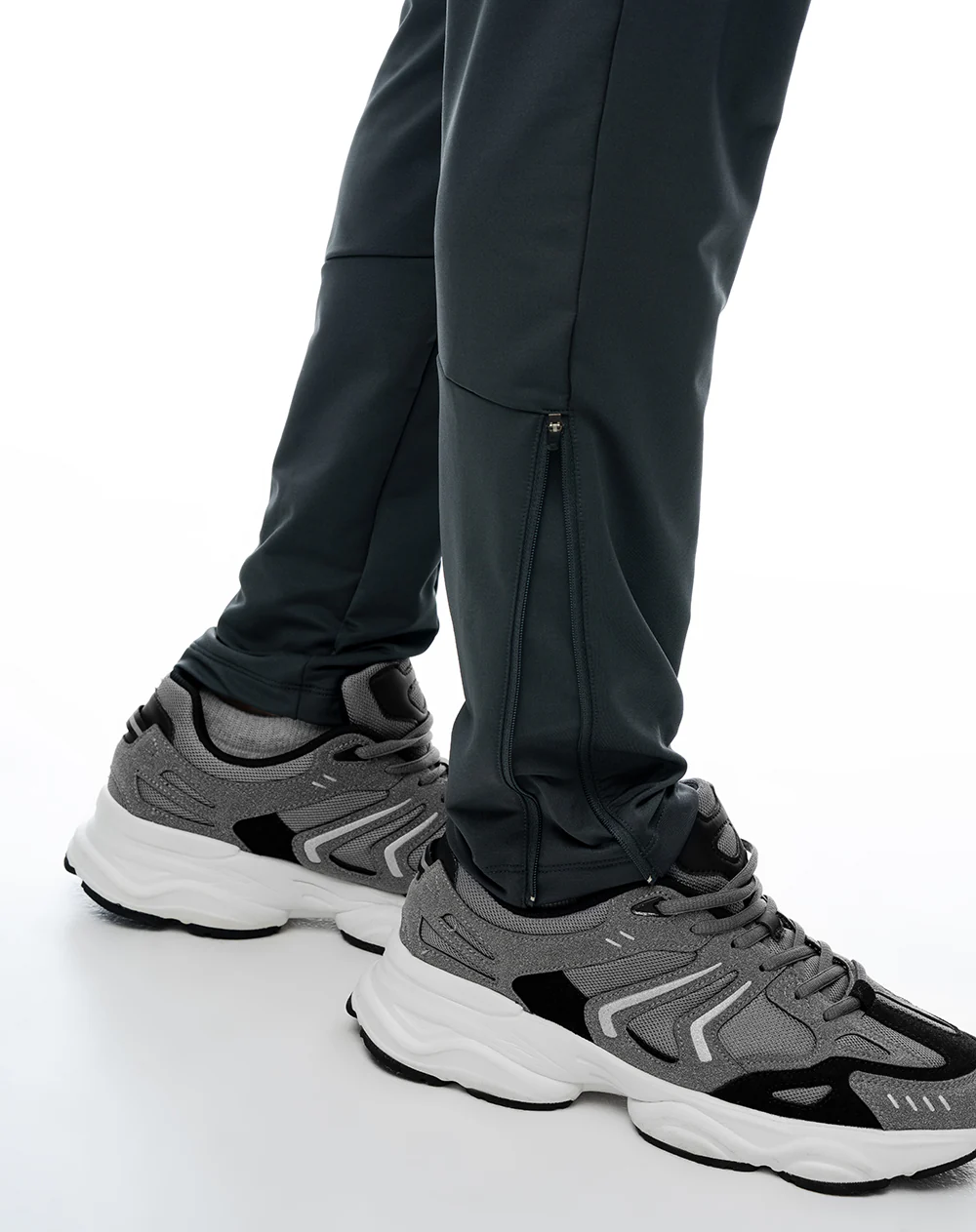 Pantalón deportivo control humedad gris hombre - Image 5