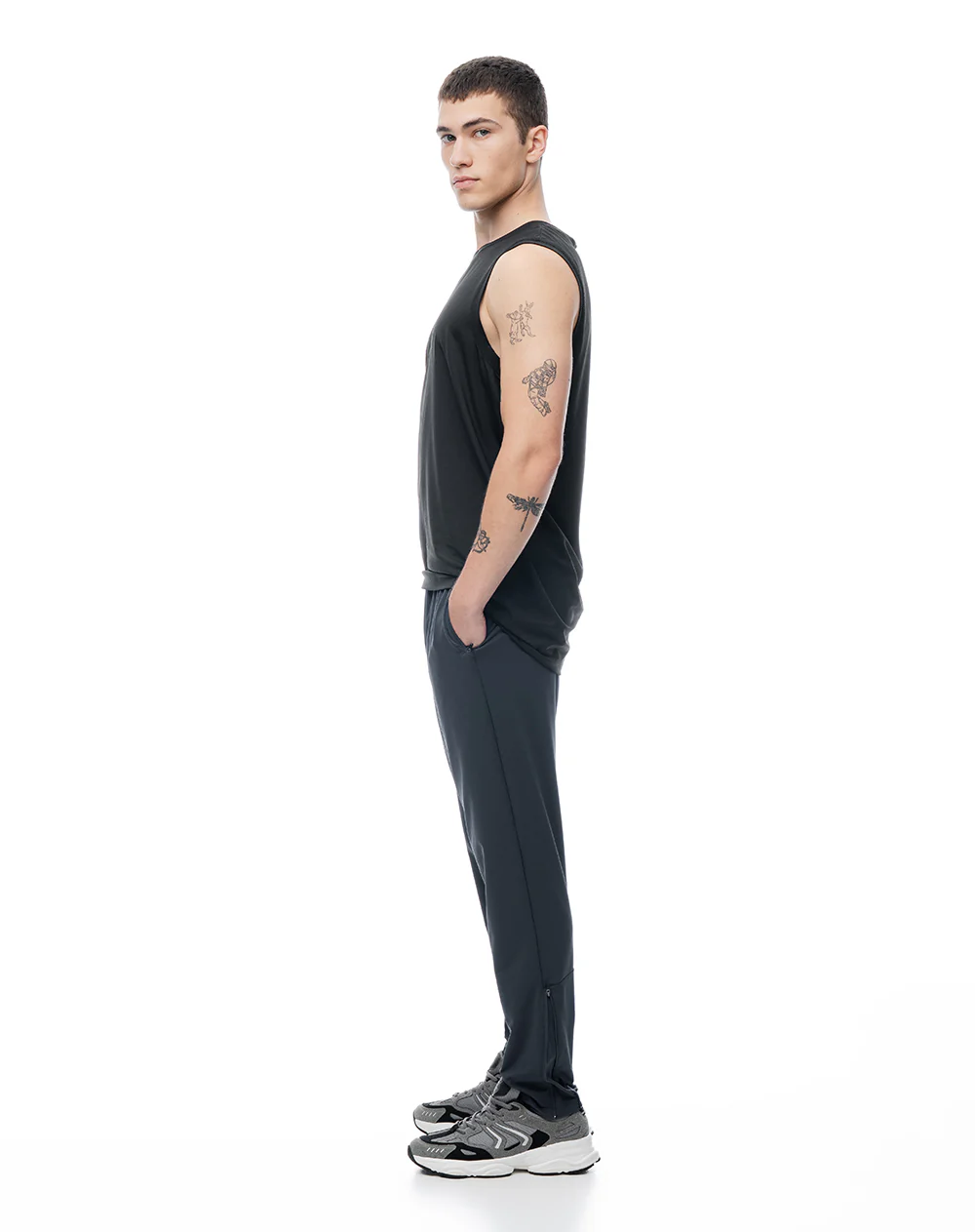 Pantalón deportivo control humedad gris hombre - Image 6