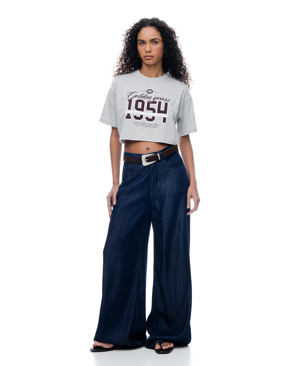 Camiseta crop regular algodón gris estampada mujer - Image 4
