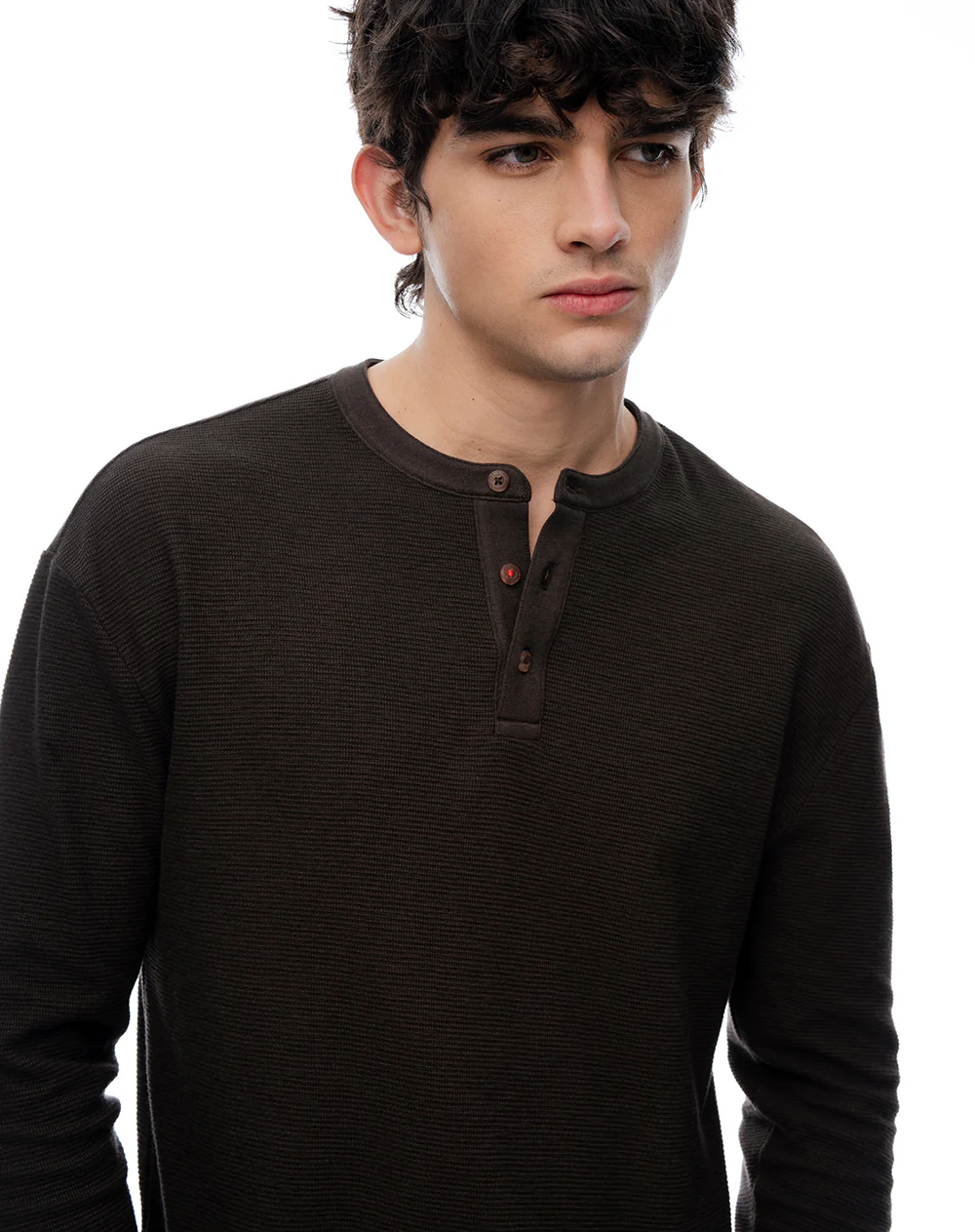 Camiseta slim manga larga café hombre