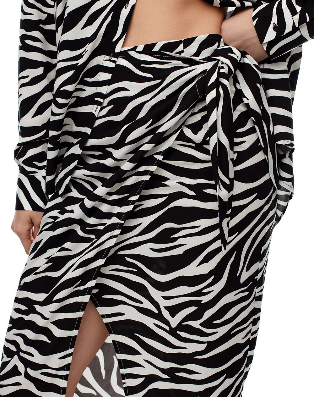 Falda midi tiro alto cruzada print mujer - Image 3