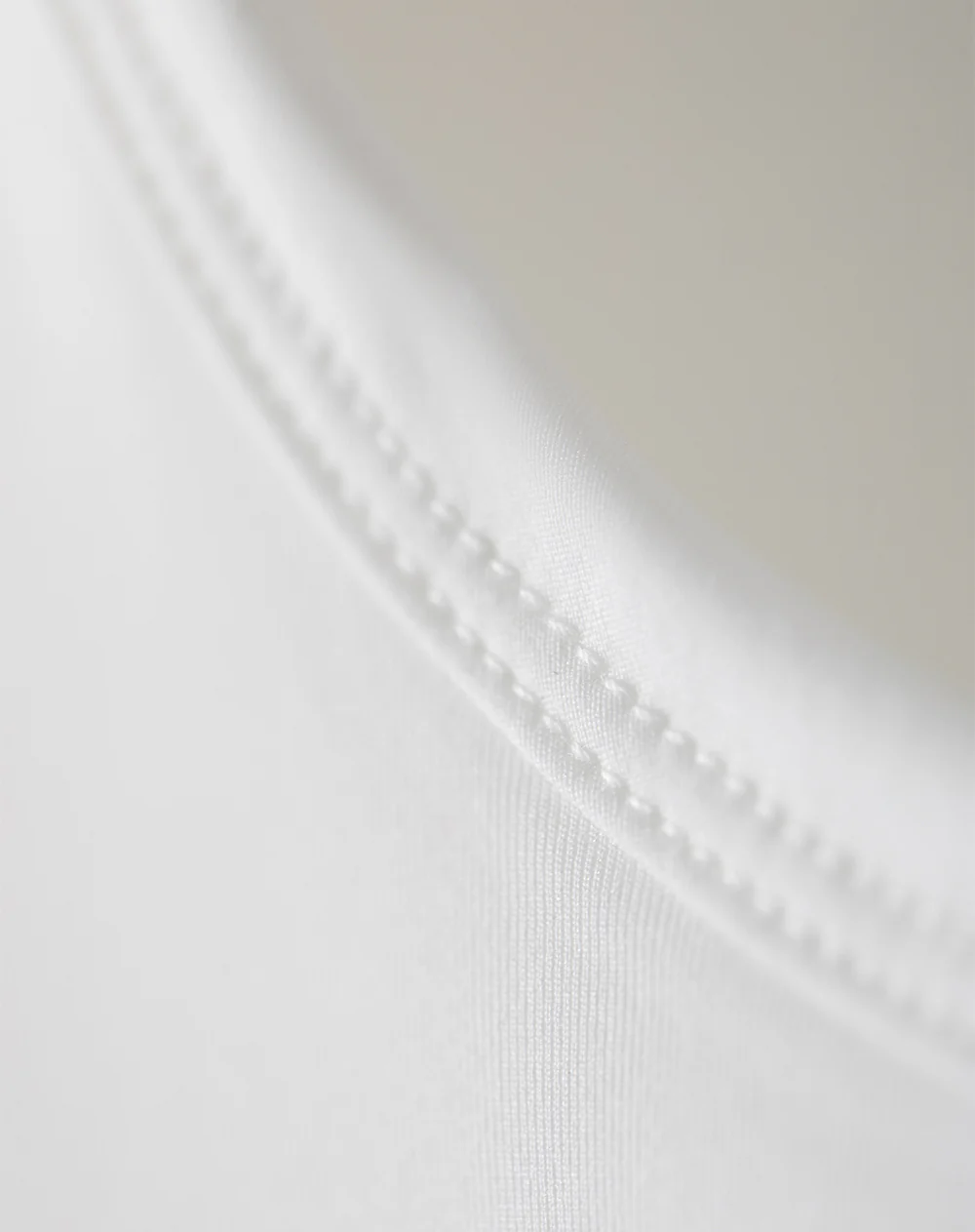 Camiseta deportiva secado rápido blanca mujer - Image 6
