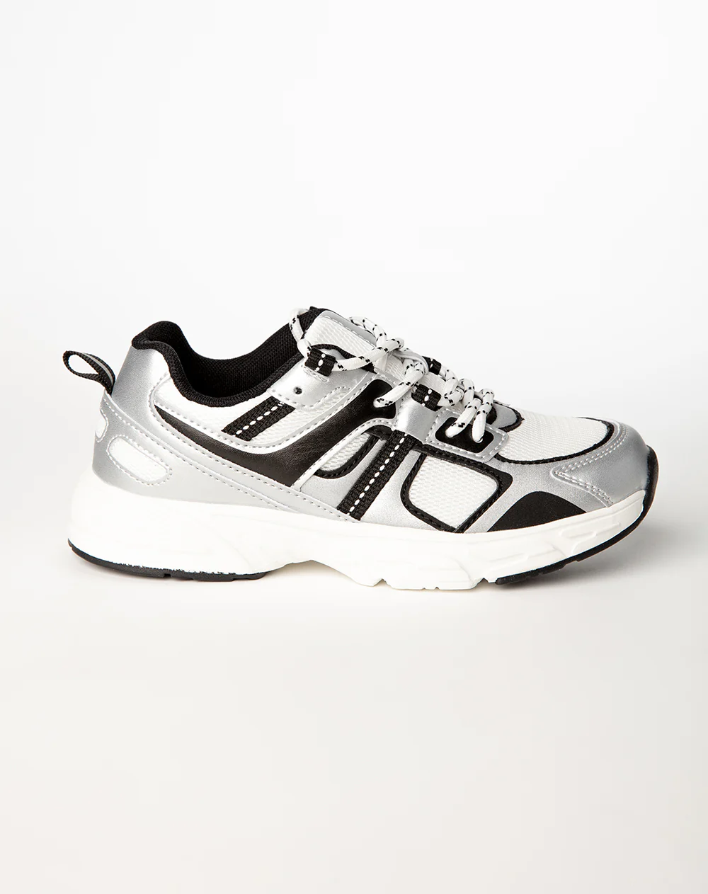 Tenis deportivos plateados niño - Image 2