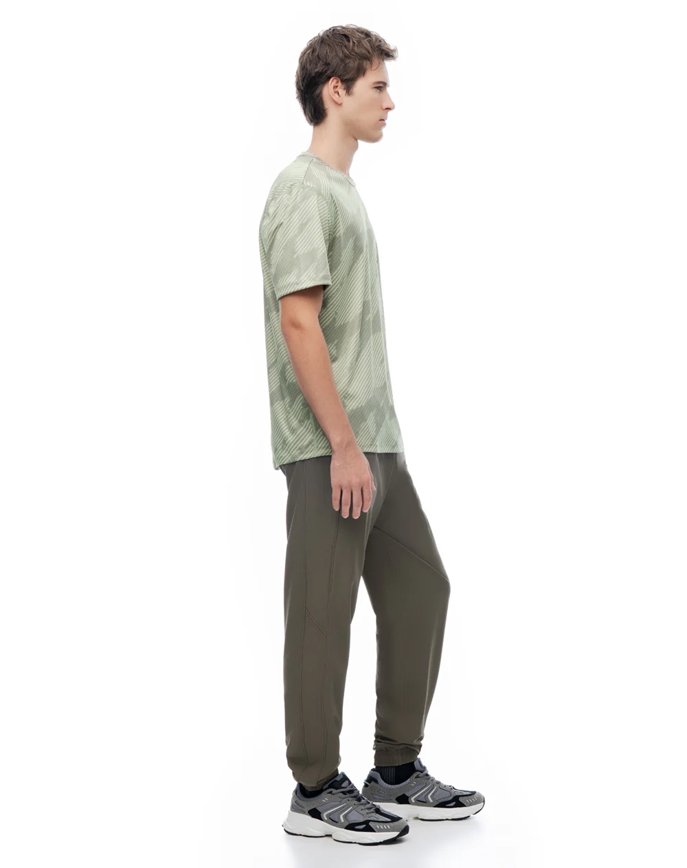 Jogger regular tiro medio café hombre - Image 4