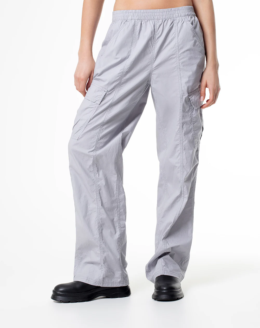 Cargo parachute tiro medio algodón gris mujer - Image 3