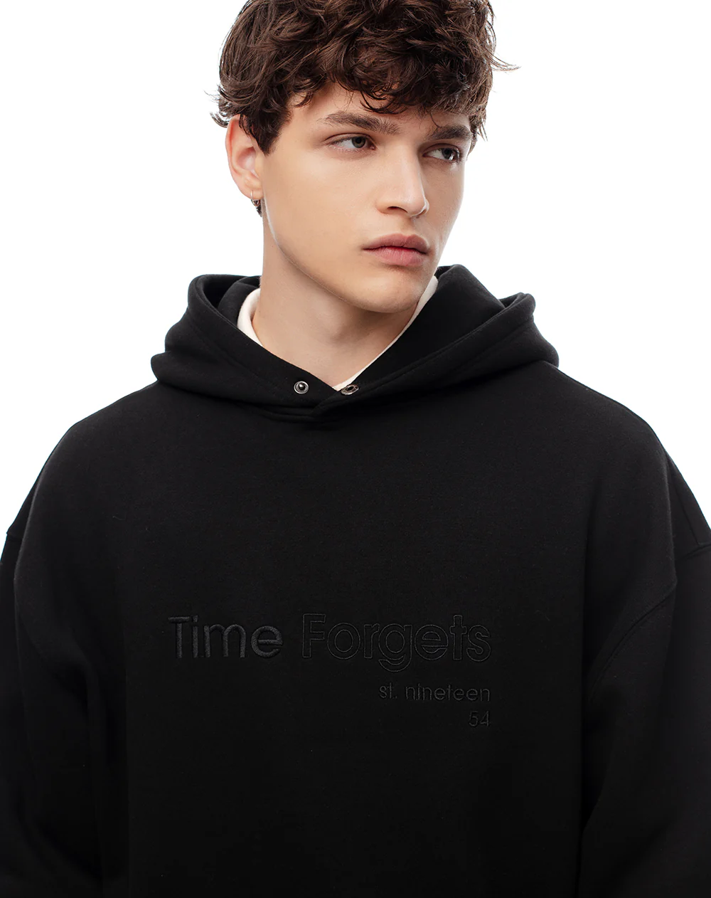 Buzo tipo hoddie negro hombre - Image 3