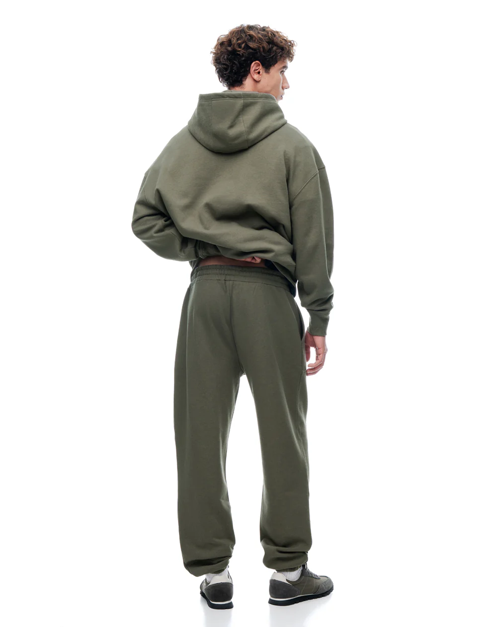 Jogger regular tiro medio café hombre