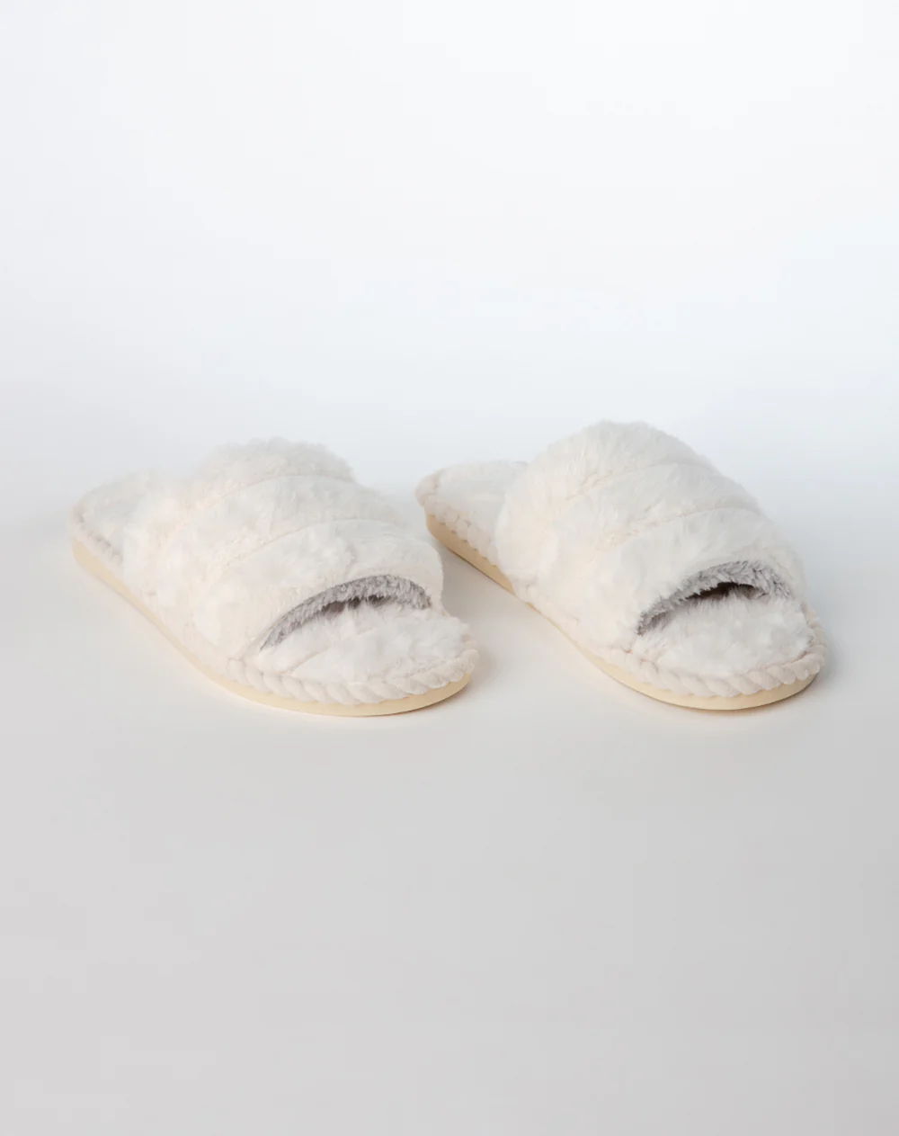 Pantuflas peluche blancas mujer