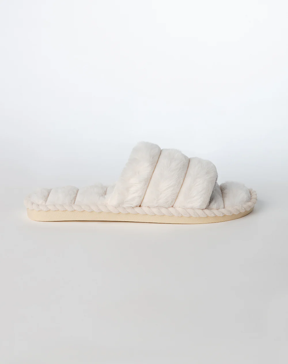 Pantuflas peluche blancas mujer - Image 3