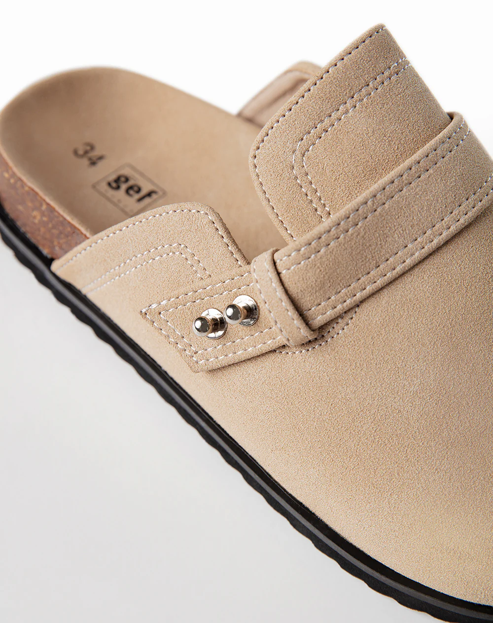Zuecos tipo clog gamuzado café infantil unisex niña - Image 4