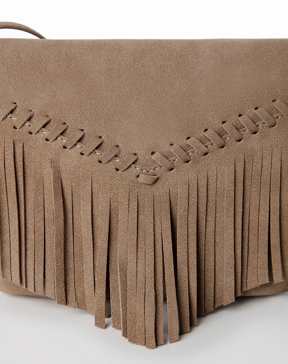 Bolso tipo bandolera flecos café niña - Image 4
