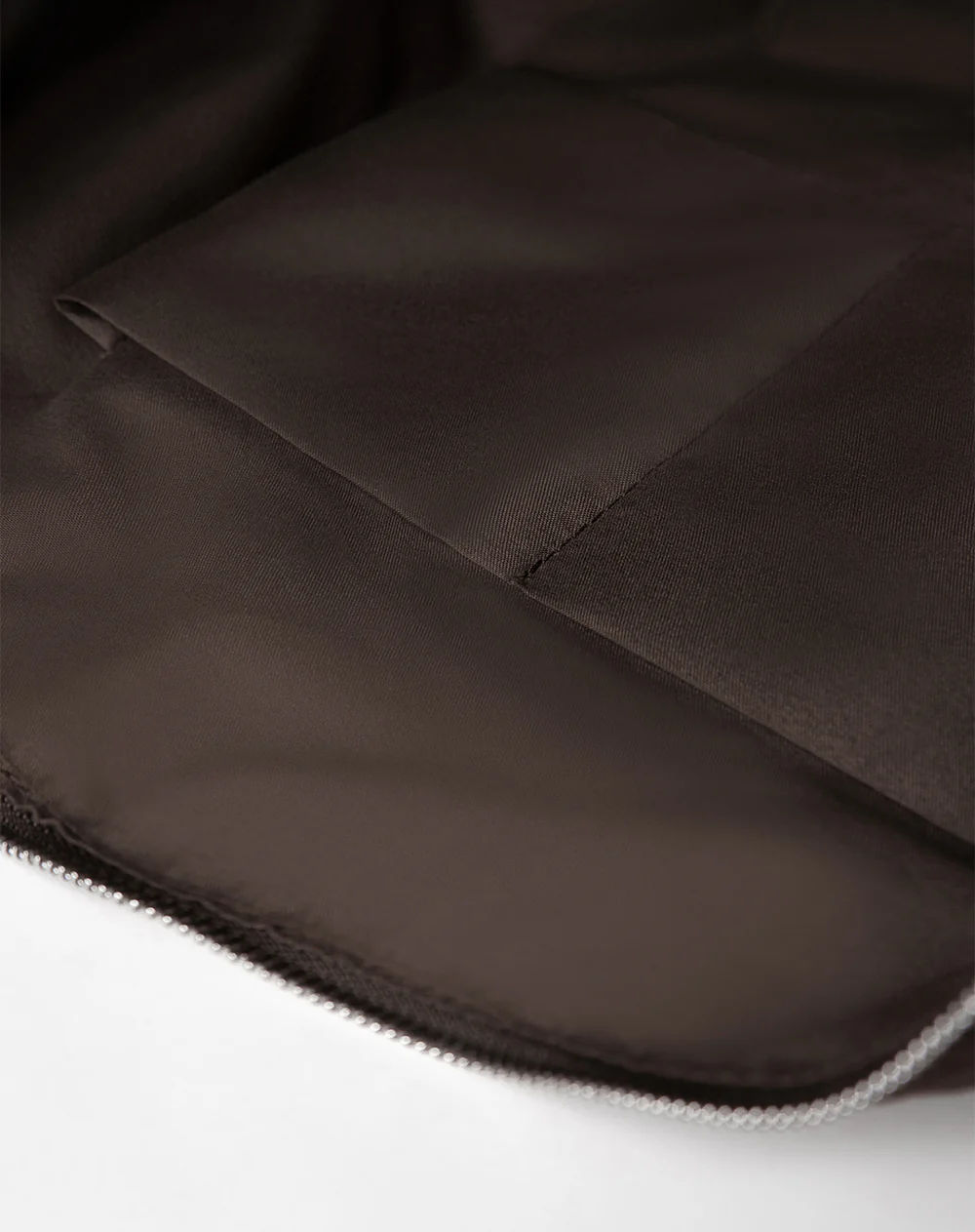 Bolso hobo tipo gamuza café mujer - Image 7