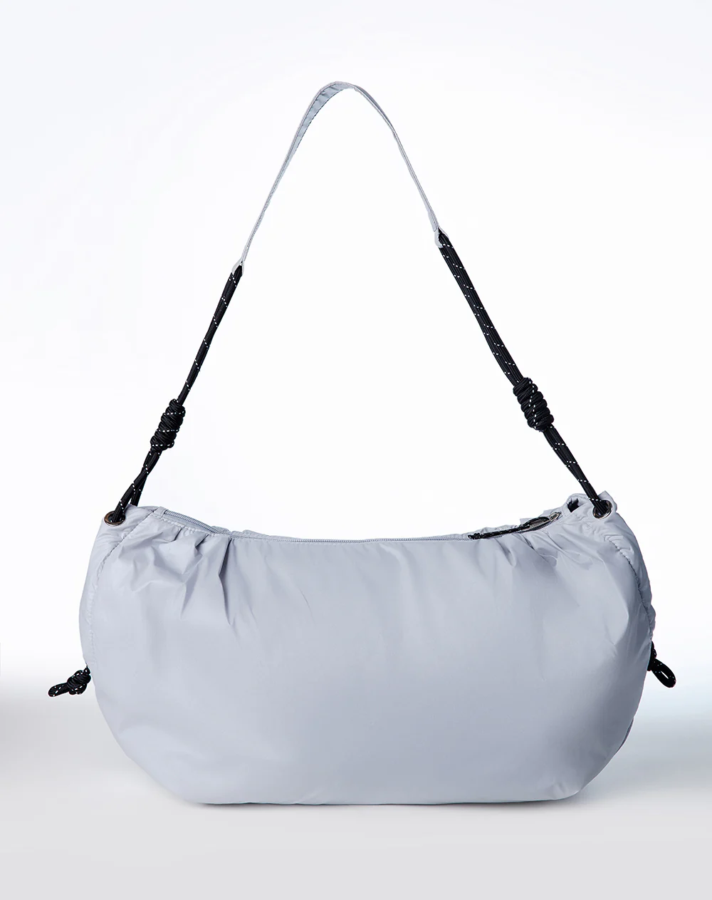 Bolso deportivo tipo hobo gris mujer - Image 3