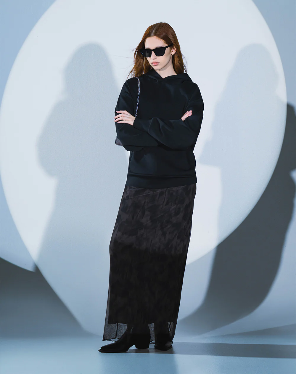 Buzo relax tipo hoddie negro mujer - Image 5