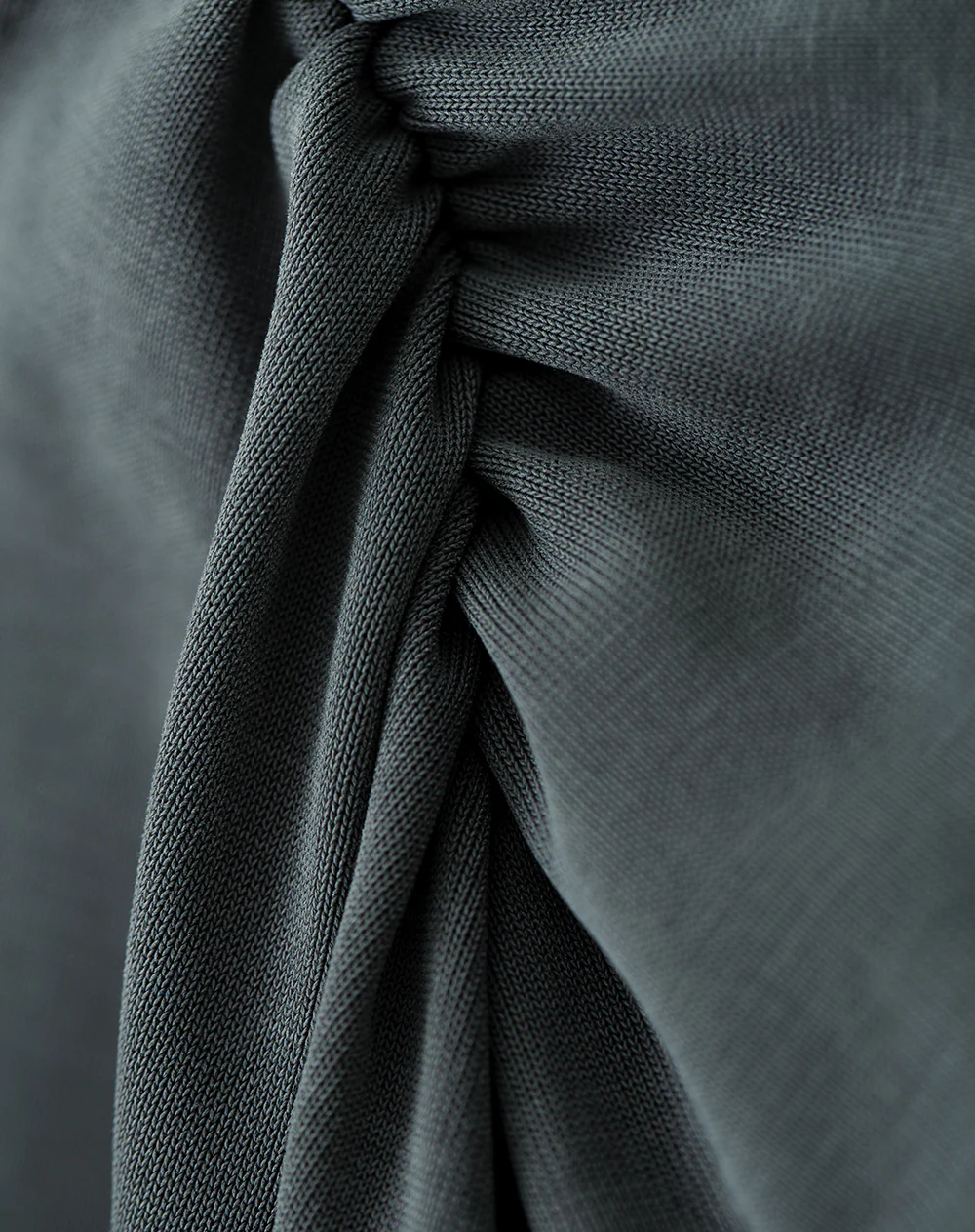 Camibuzo slim asimétrico gris mujer - Image 6