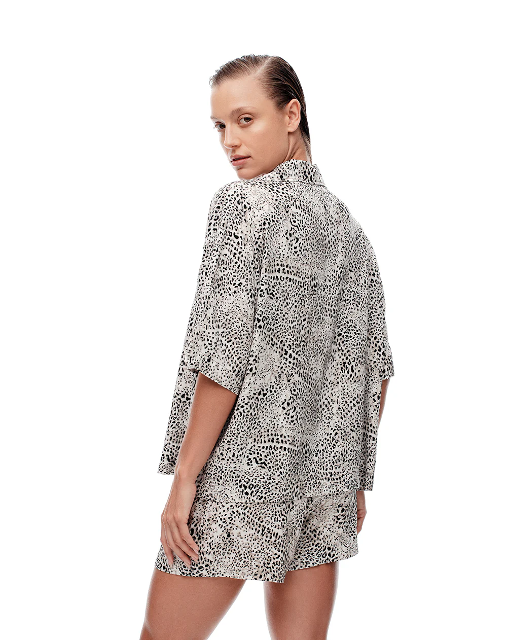 Camisa relax manga corta estampada mujer - Image 2