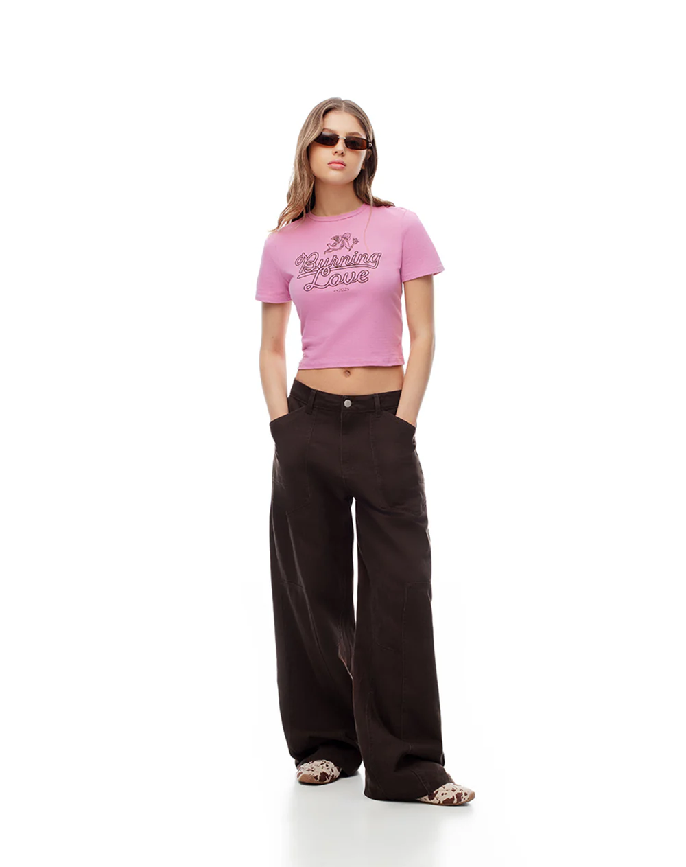 Camiseta crop slim algodón rosa estampada mujer - Image 4