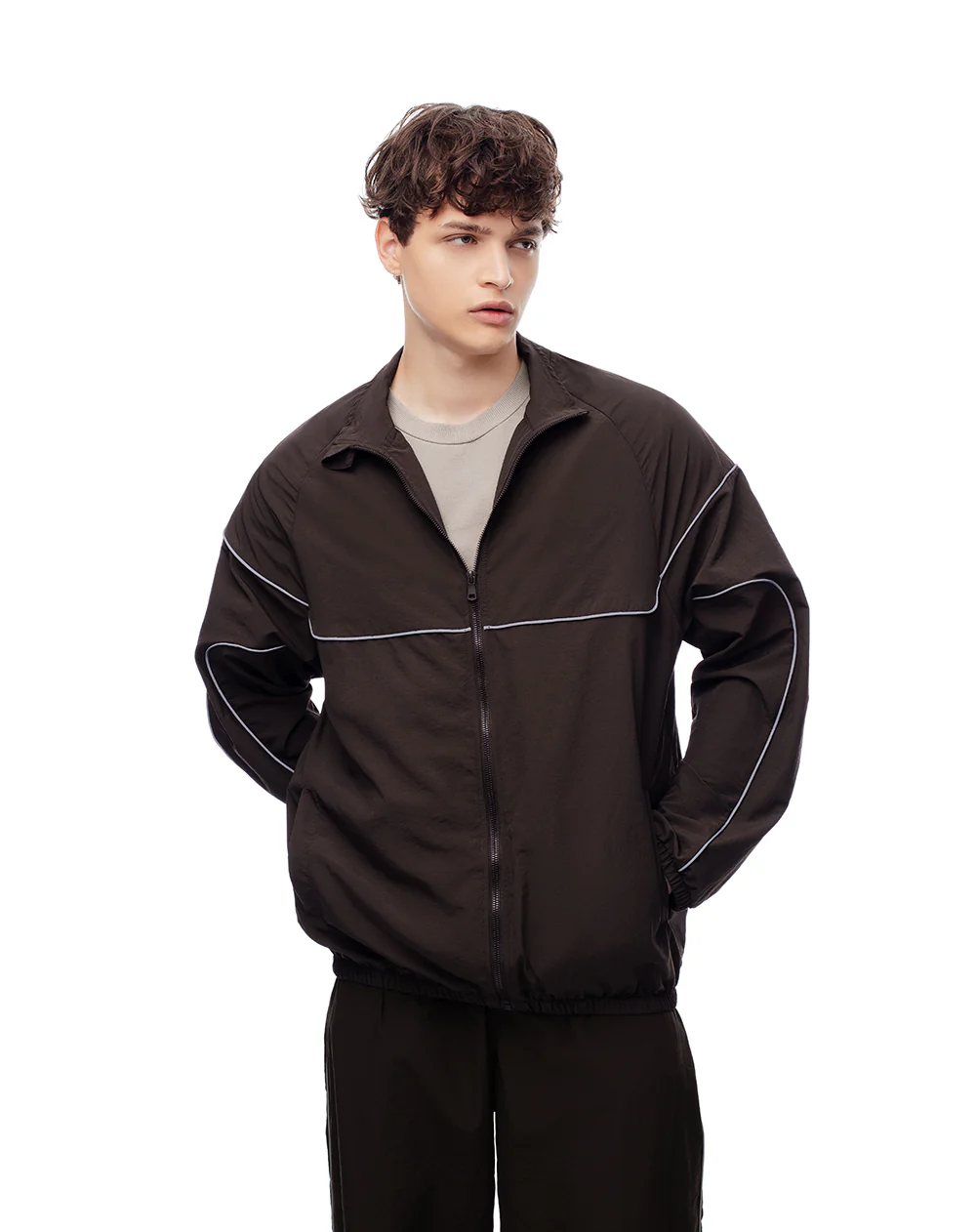 Chaqueta rompevientos café hombre
