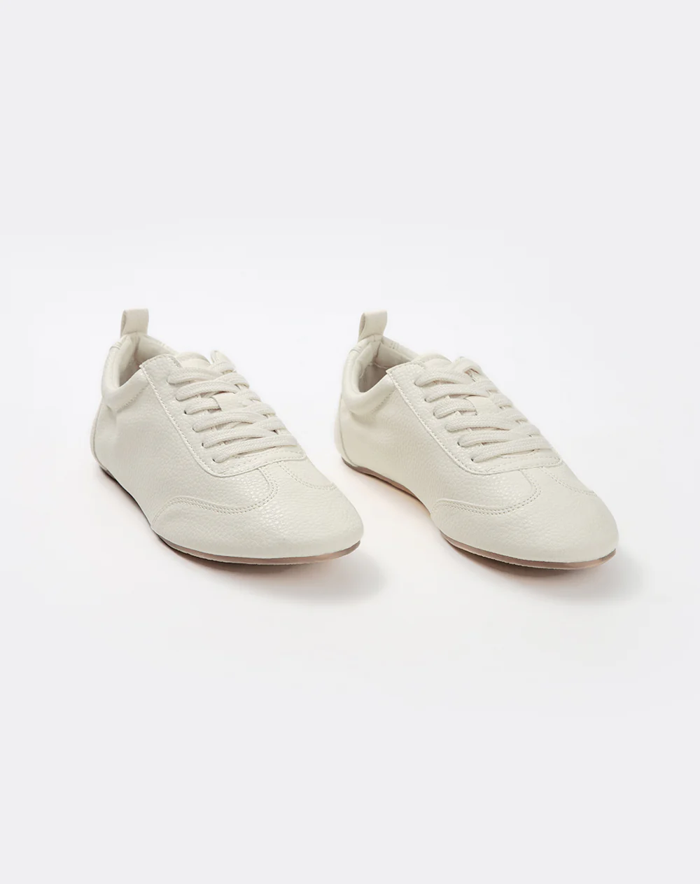 Tenis casuales tipo cuero graneado crudo mujer
