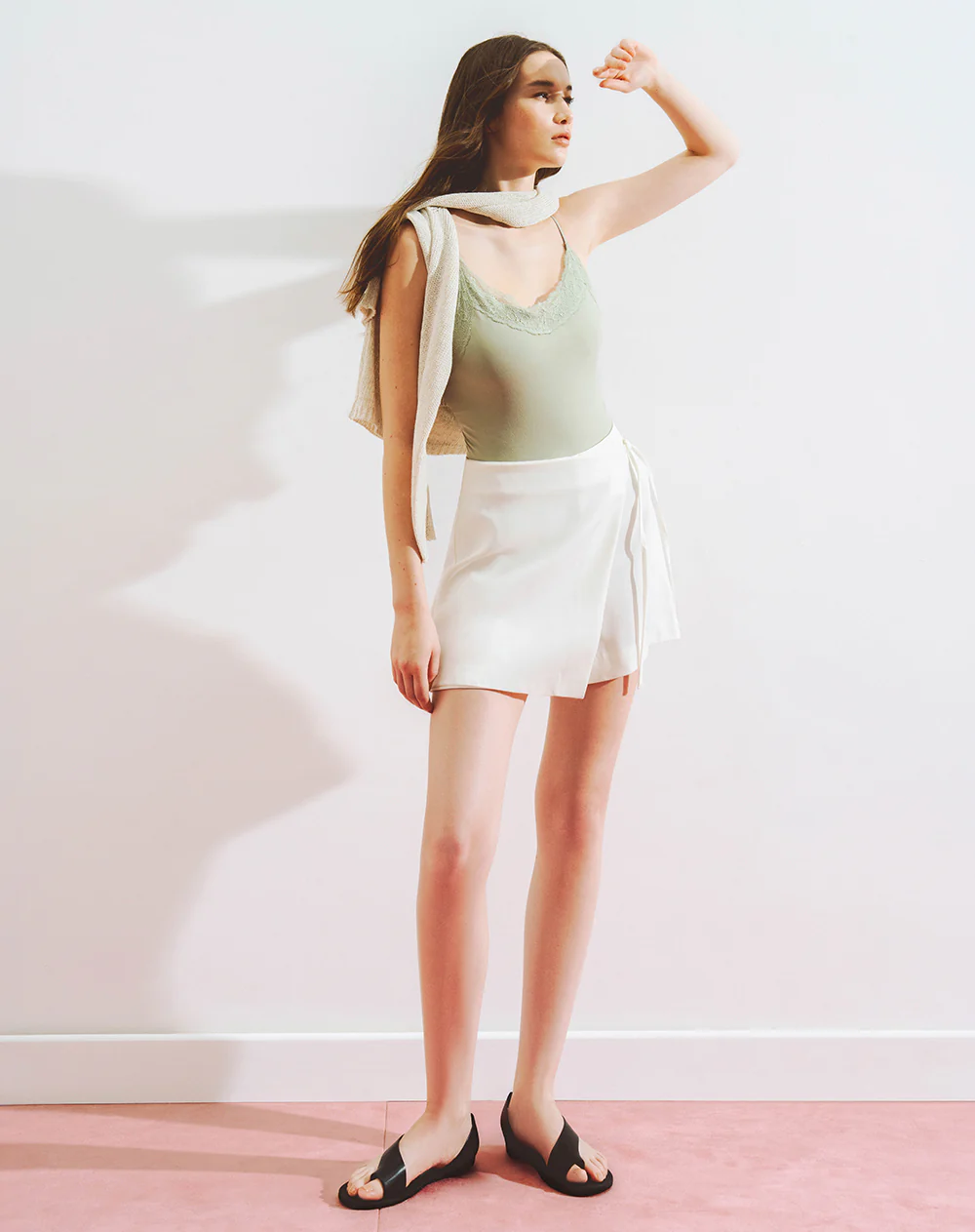 Falda short tiro medio cruzada anudada blanca mujer