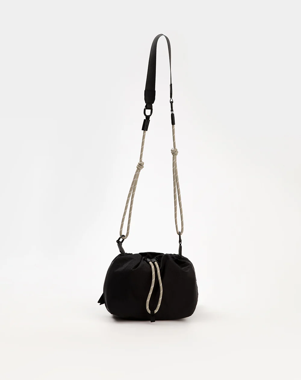 Bolso bucket negro mujer