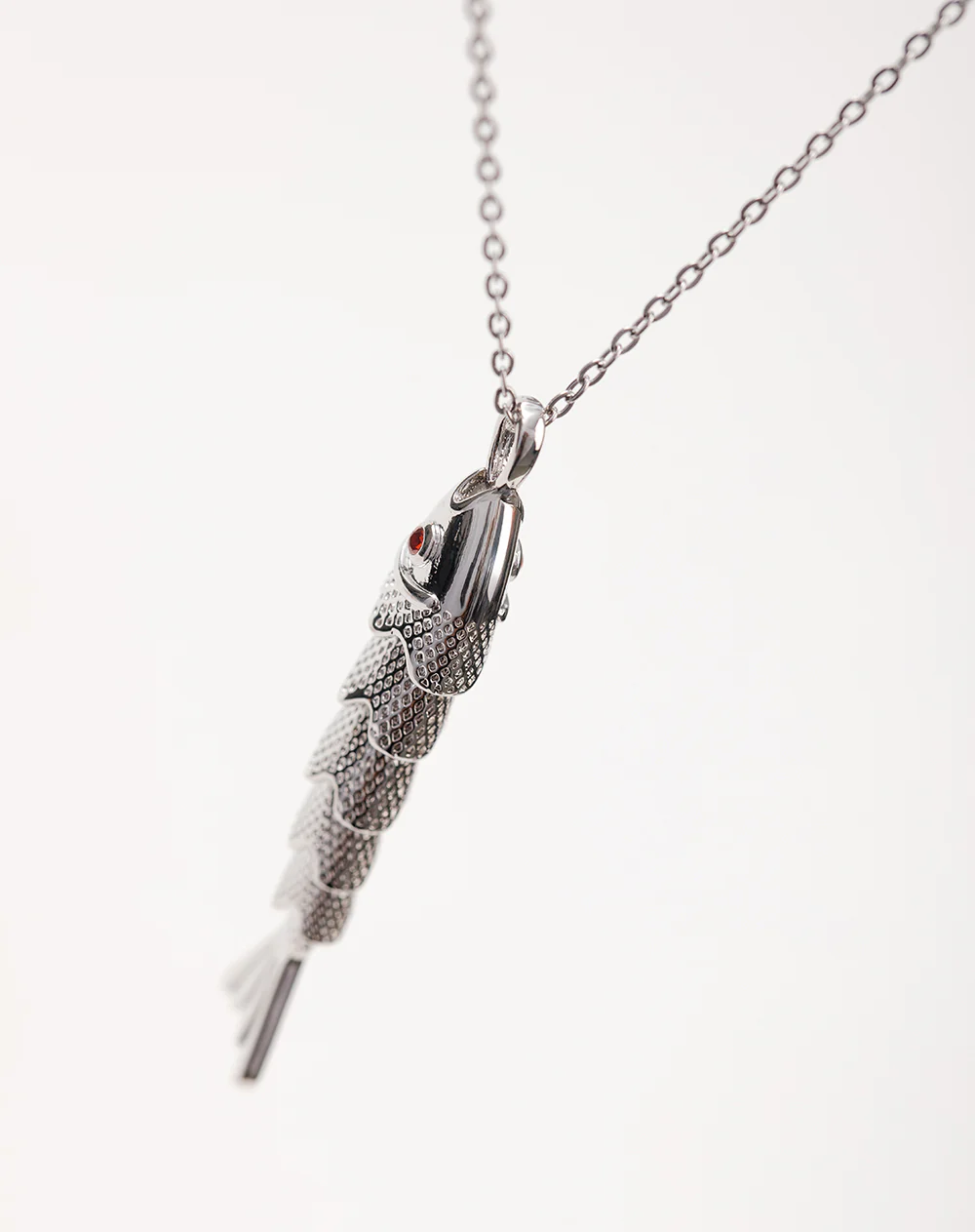 Collar pez plateado mujer - Image 3