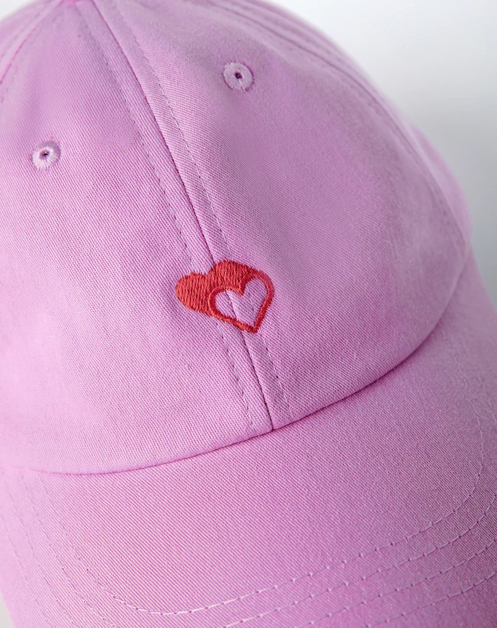Gorra bordada corazón rosada mujer - Image 4