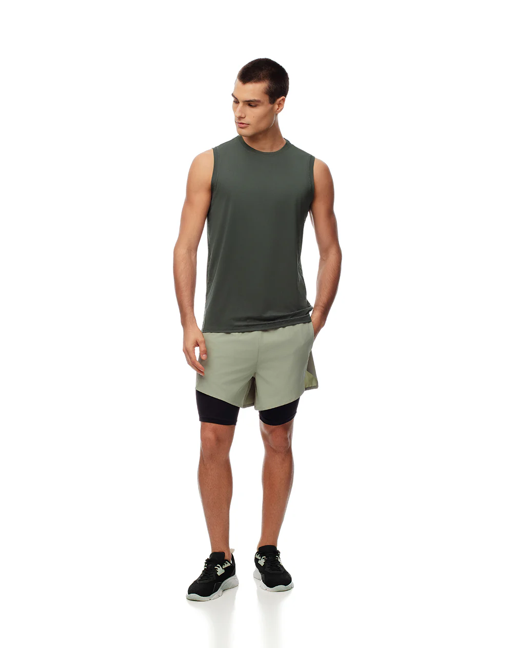 Pantaloneta deportiva verde bloques hombre - Image 4