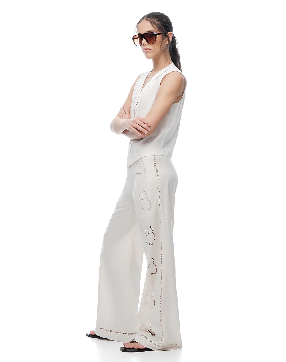 Pantalón regular tiro medio arena mujer - Image 4