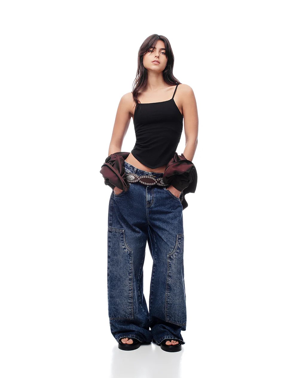 Camiseta tirantes slim recogido negra mujer - Image 4