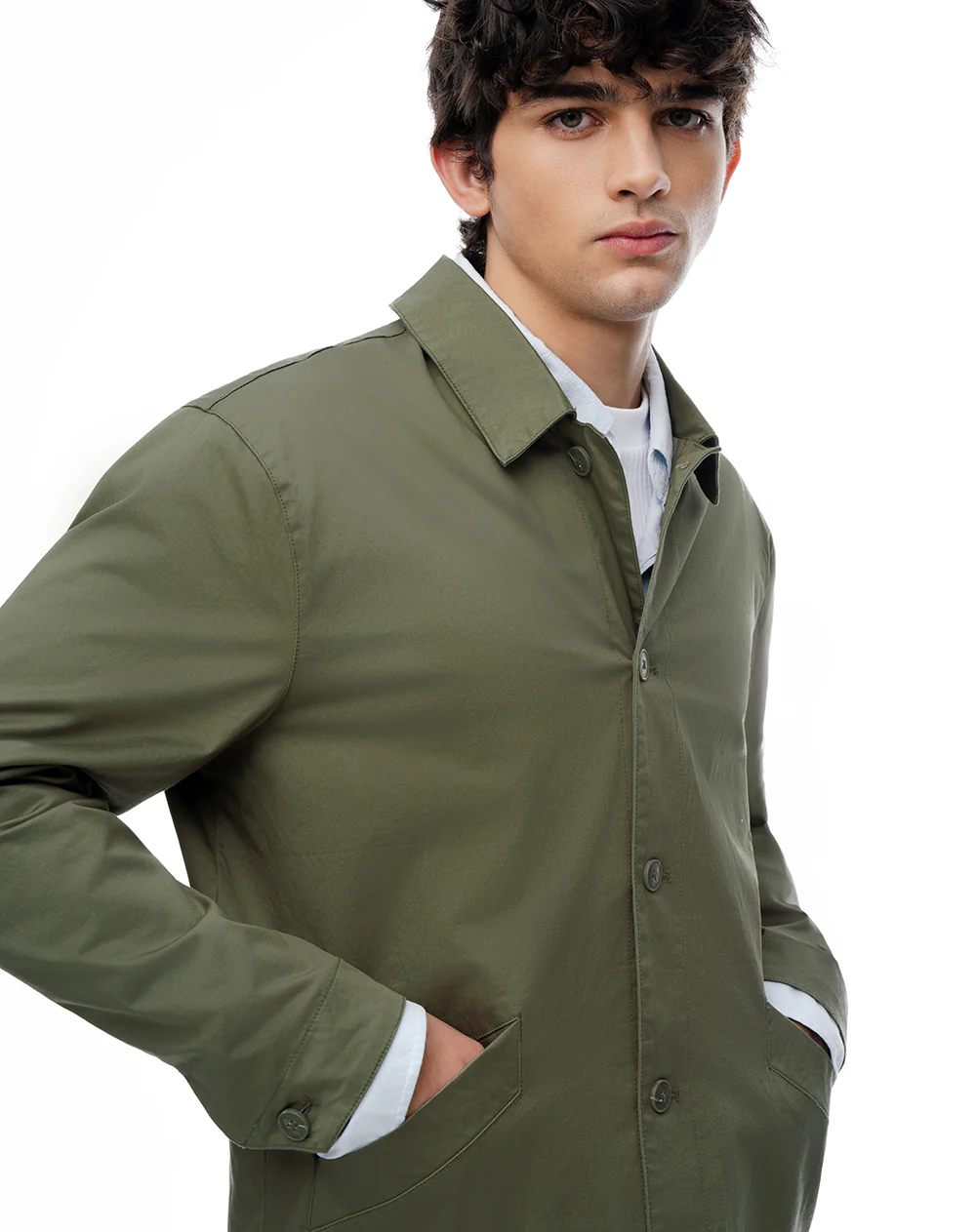 Chaqueta overshirt regular liviana verde oliva hombre - Image 2
