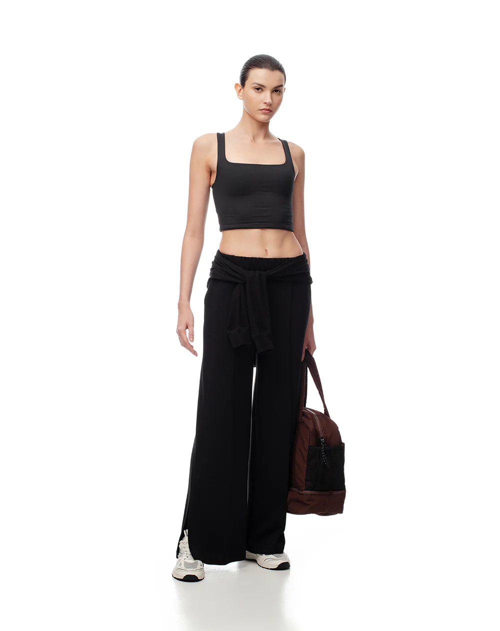 Camiseta crop deportiva secado rápido negra mujer - Image 4