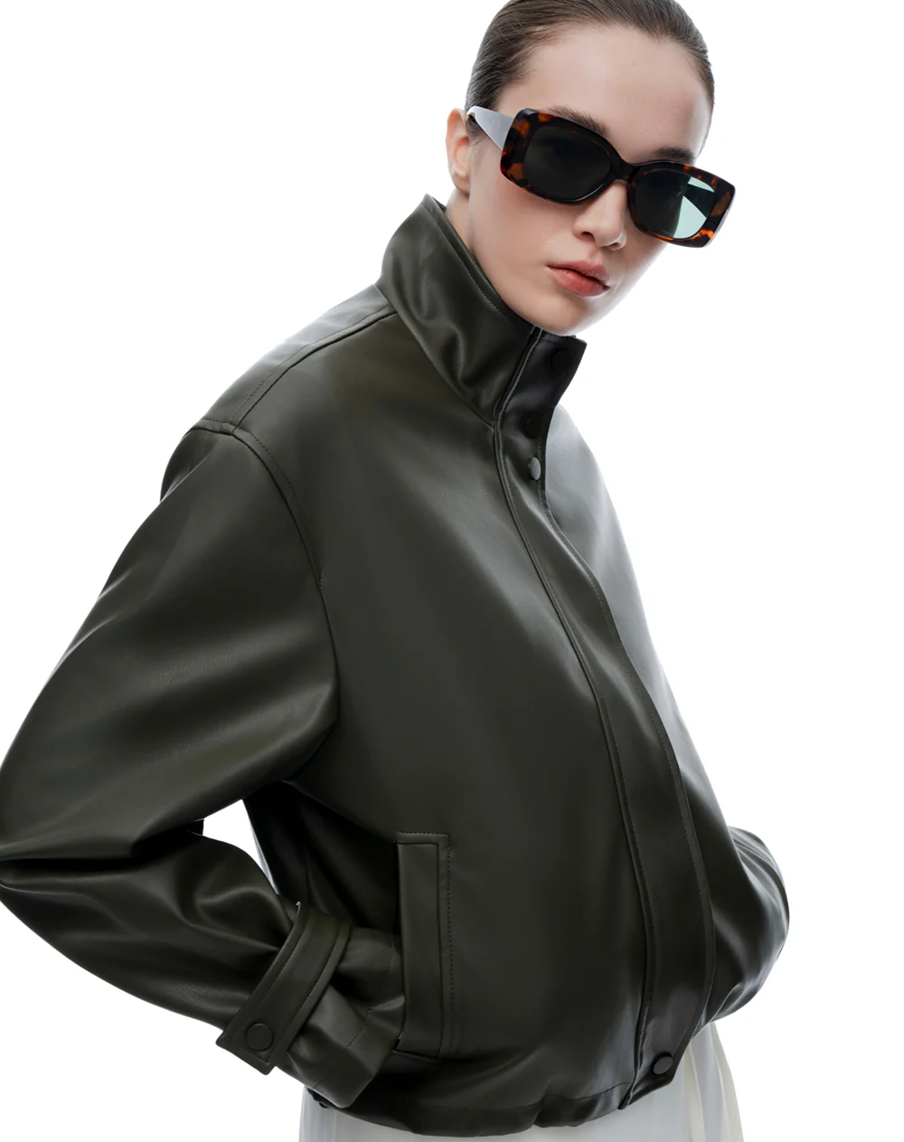 Chaqueta regular tipo cuero verde mujer - Image 4