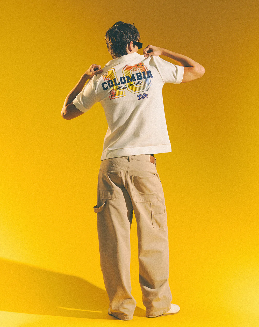 Camiseta polo regular Colombia juega bonito blanca hombre - Image 2